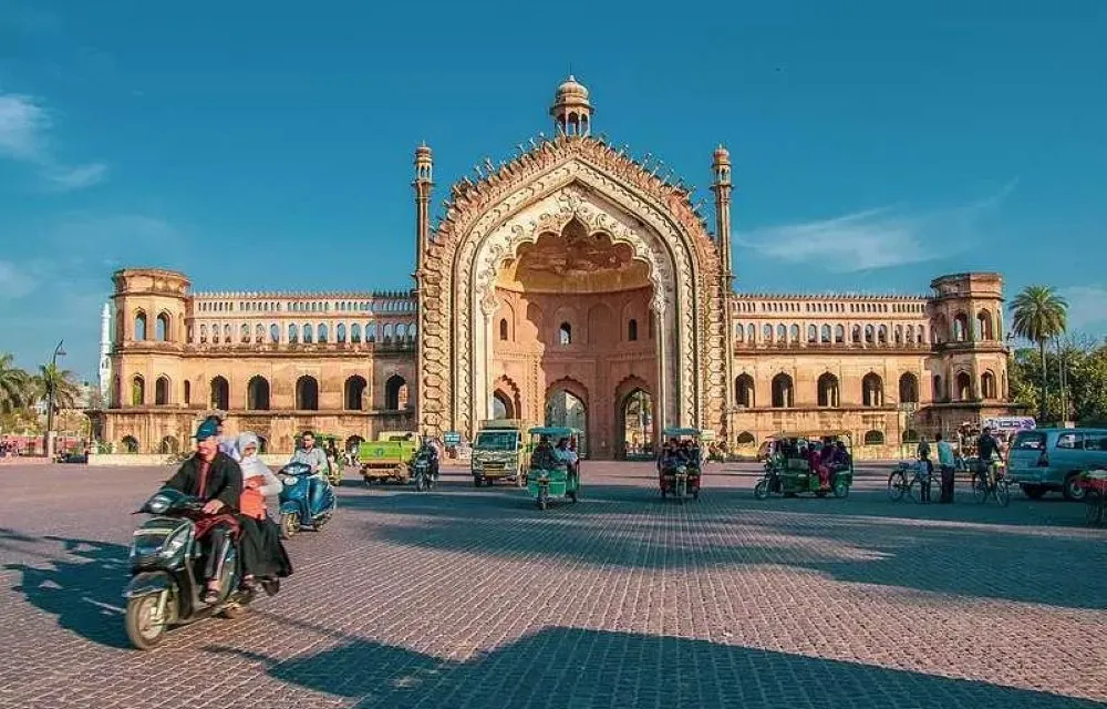 Hotel Royal Grand at Rumi Darwaza