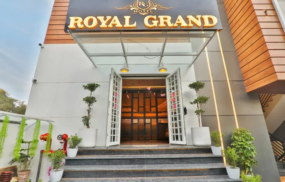 Hotel Royal Grand Booking a Hotel in Lucknow for a Weekend Trip: What Smart Travelers Actually Look For Image
